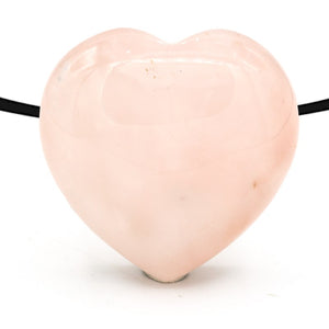 Roosa kvarts auguga süda ~ 2,5 cm